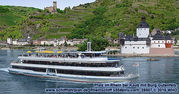 Rheinschifffahrt bei der Pfalz im Rhein bei Kaub mit Burg Gutenfels, im Mittelrheintal zwischen Rüdesheim, Bingen, Bacharach, Oberwesel, Loreley, St. Goar, Boppard, Braubach, Lahnstein und Koblenz.